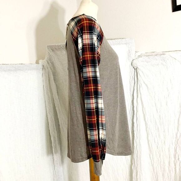 Grace & Emma NWT Solid/Plaid Top Size Small - Picture 3 of 6